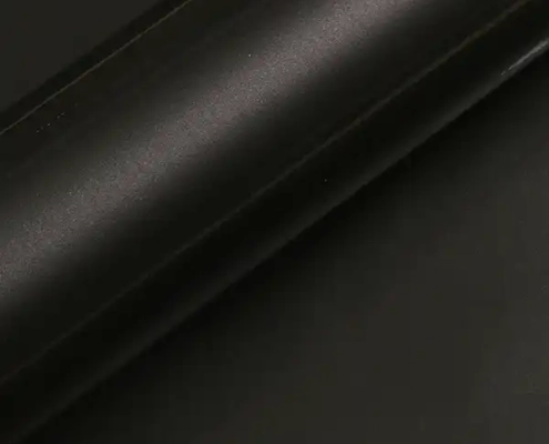 Černá vysoce lesklá samolepicí PVC dekorační fólie na věšák na klobouky