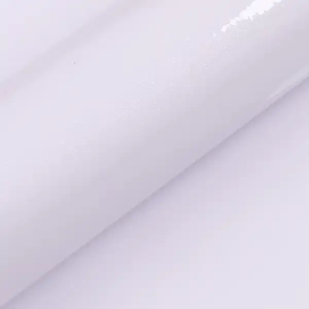 Čistě bílá vysoce lesklá PVC vakuová fólie pro komerční regály